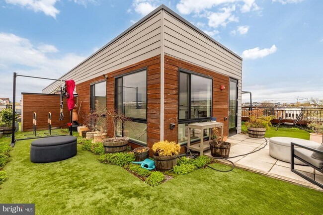 Building Photo - 1550 11th St NW