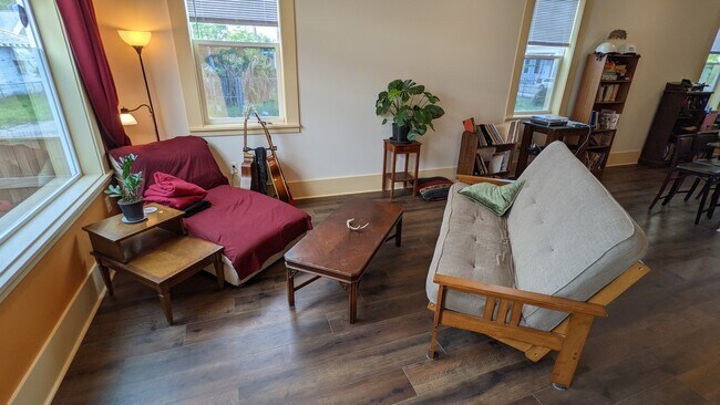 Building Photo - 1738 Allen St