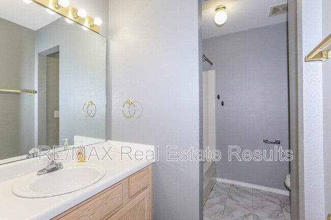 Building Photo - 2306 W Roselawn St