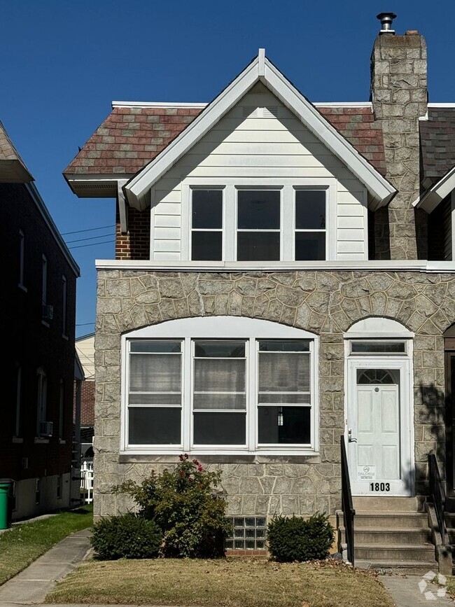 Building Photo - WEST END THREE BEDROOM TWIN