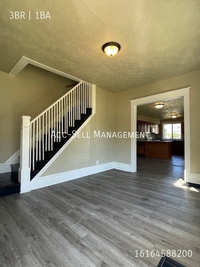 Building Photo - 439 Carrier St NE