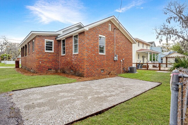 Building Photo - Downtown Beaufort Charmer