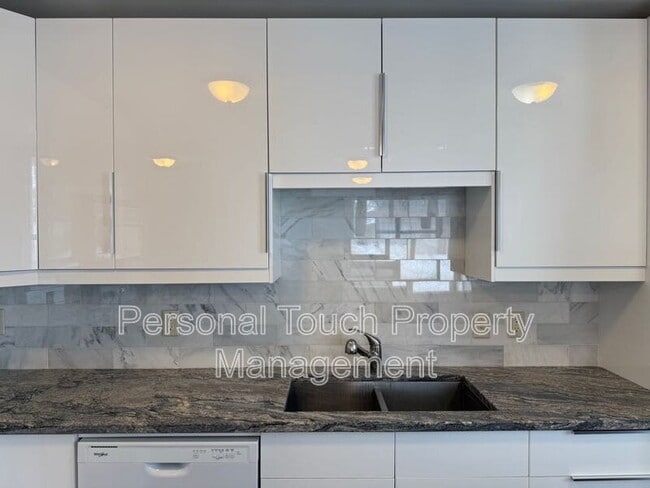 Building Photo - 501 7th St S