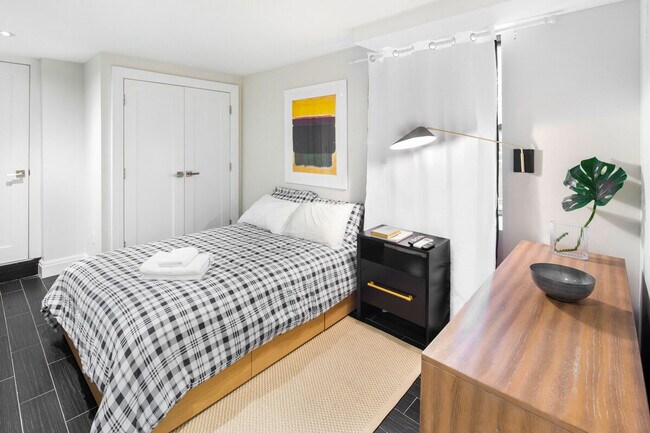 Building Photo - 4 York Ave