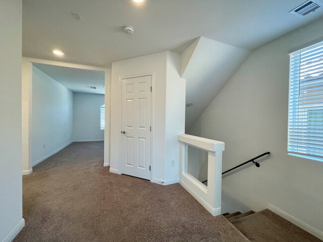 Building Photo - BEAUTIFUL 5 BED 3.5 BATH 3 FLOORS 2 CAR GARAGE SINGLE FAMILY HOME W/ LARGE LOFT & BACKYARD FOR RENT!