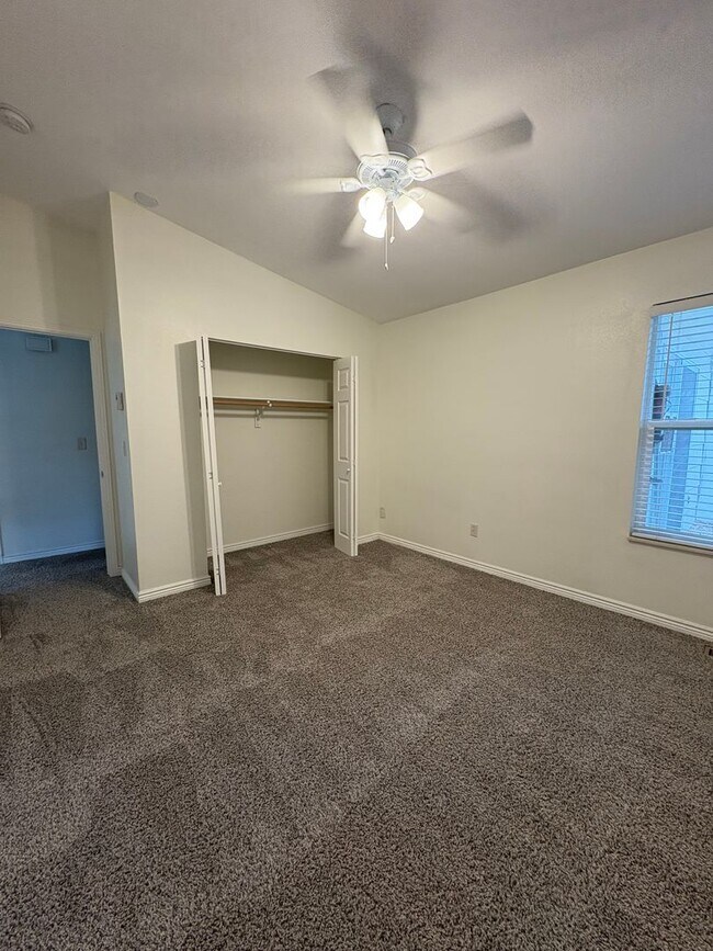 Building Photo - Amazing 1 Level Home in popular Southwest ...