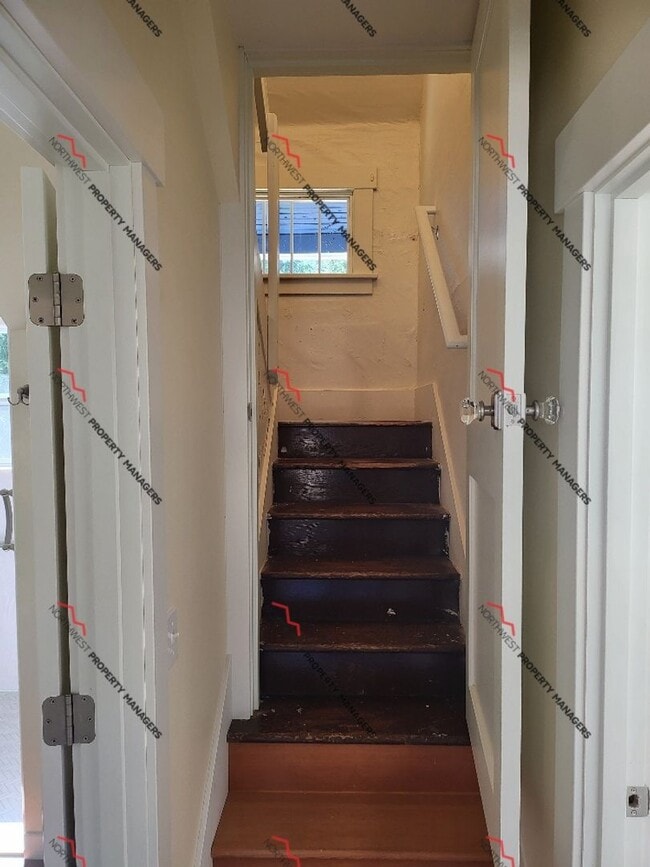 Building Photo - STATUS *AVAILABLE* | R207 | $2095  *** MOVE IN SPECIAL ****