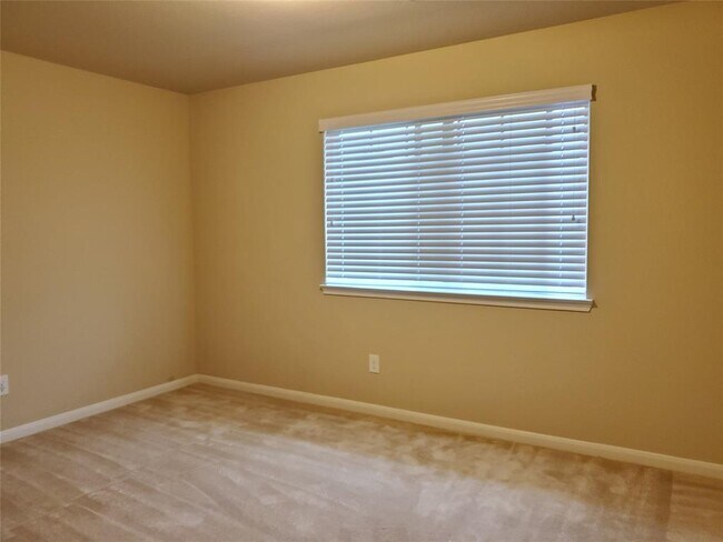 Building Photo - 15610 Whisper Woods Dr