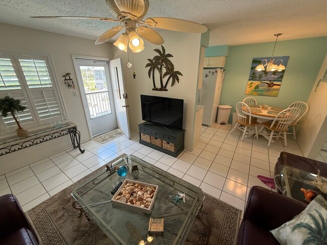 Building Photo - 701 Barcelona Ave