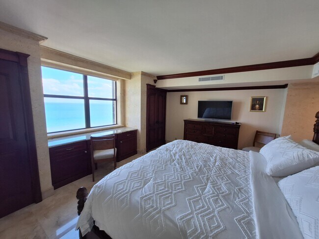 Building Photo - 3400 N Ocean Dr