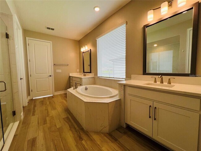 Building Photo - 4567 Tivoli Dr
