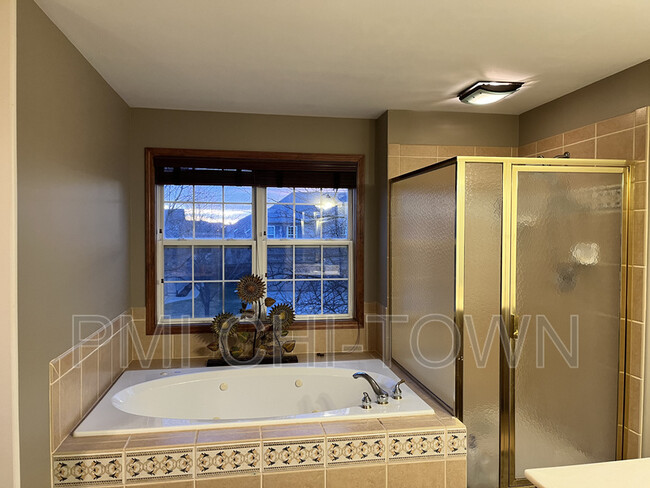 Building Photo - 2050 Rockland Dr