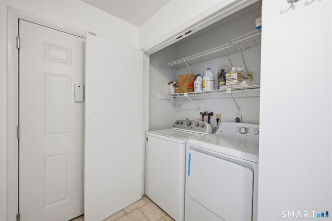 Building Photo - 255 Strawberry Hill Ave