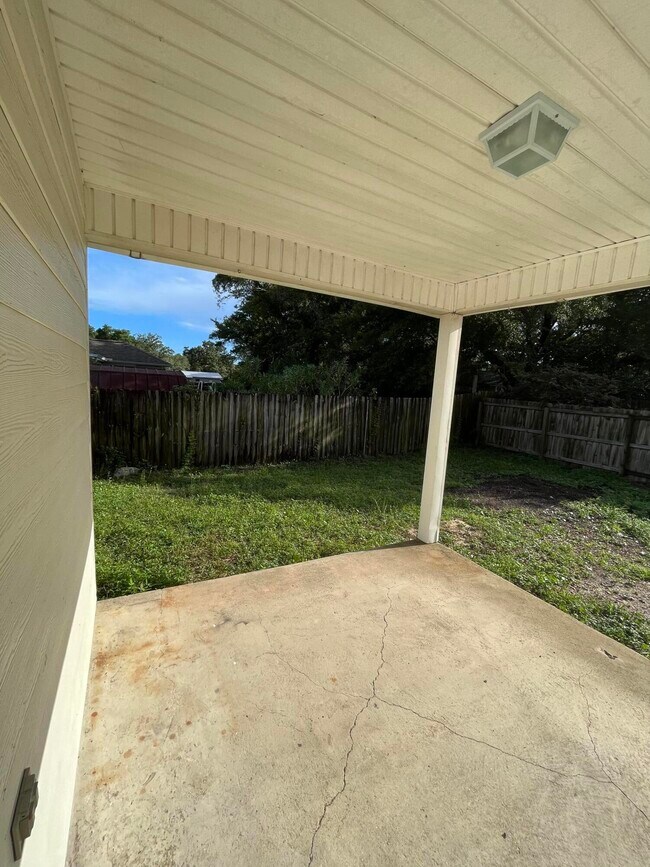 Building Photo - 706 Oaklawn St