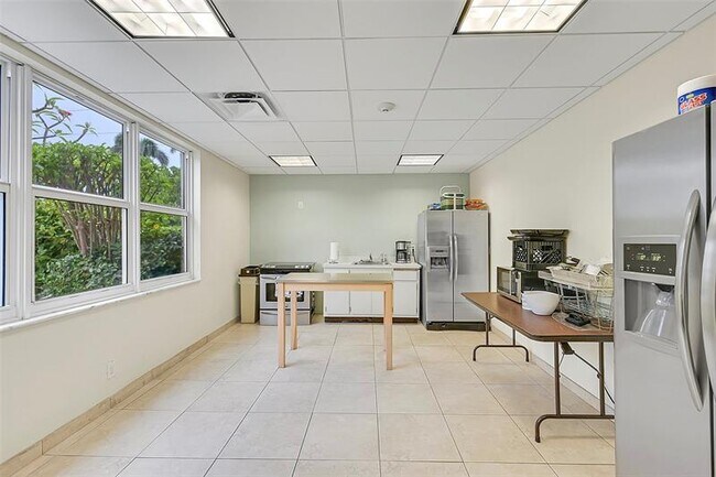 Building Photo - 3000 E Sunrise Blvd