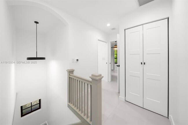 Building Photo - 151 NE 43rd St