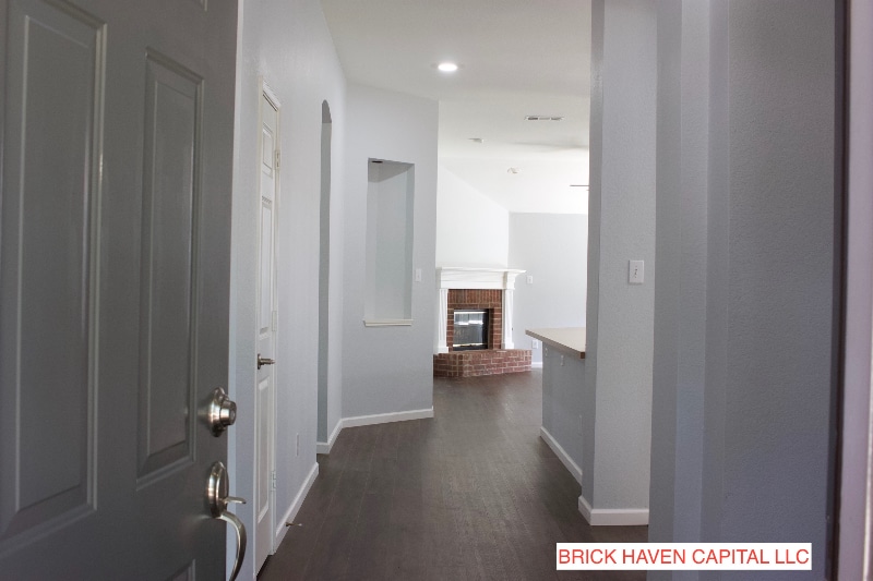 Building Photo - 3605 Villanova Dr
