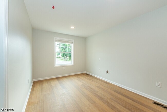 Building Photo - 39 Ledgewood Ave