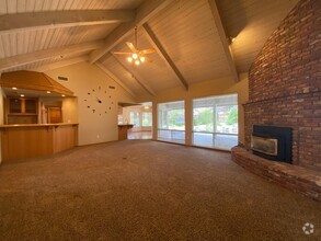 Building Photo - 966 E Sutton Dr