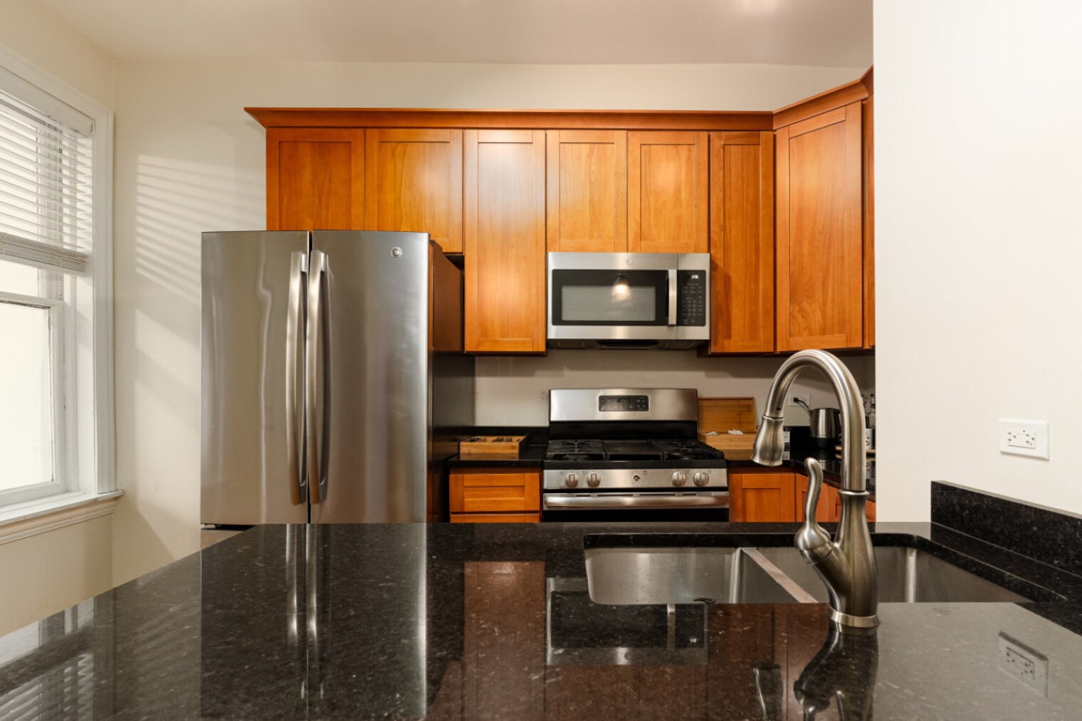 Building Photo - 2149 W Division St