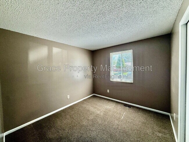 Building Photo - 2757 E 117th Way