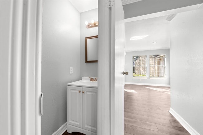 Building Photo - 2523 W Greens Rd