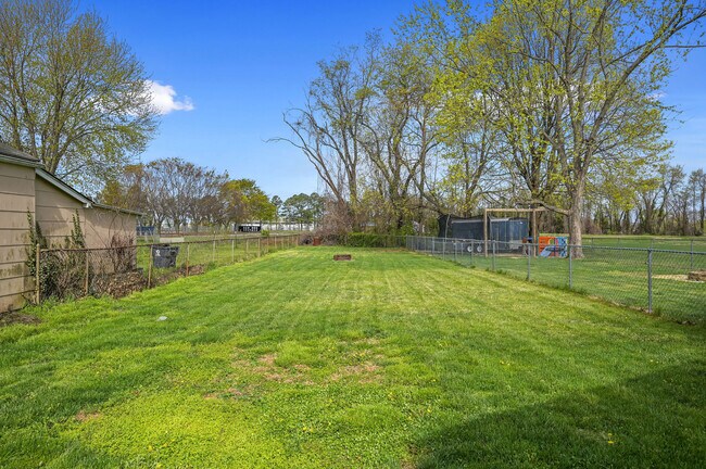 Building Photo - 12265 Willow Grove Rd