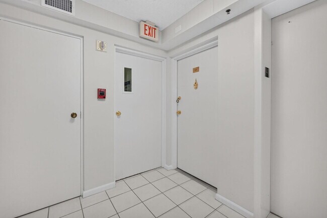 Building Photo - 2800 N Ocean Dr