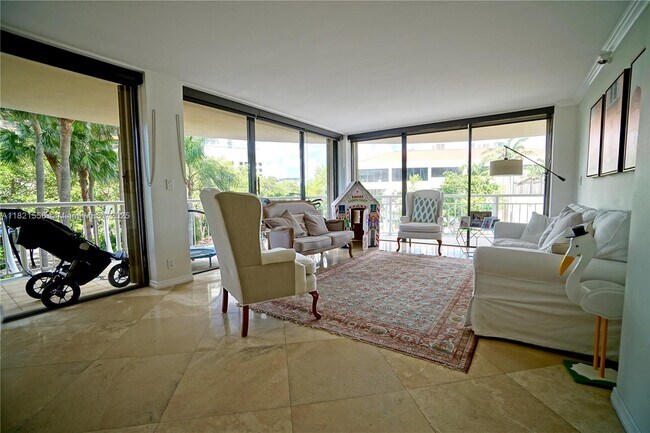 Building Photo - 2843 S Bayshore Dr