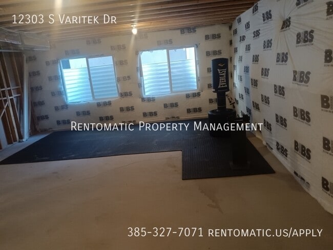 Building Photo - 12303 S Varitek Dr
