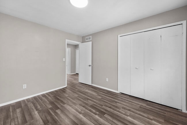 Building Photo - 5353 Wright Way S