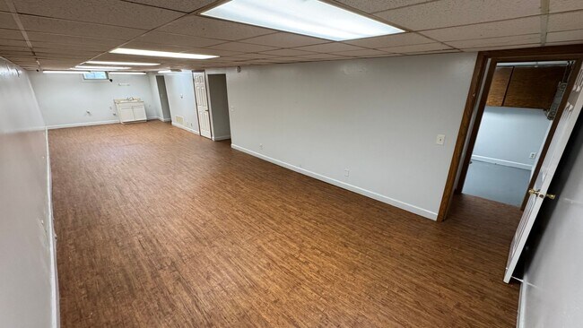 Building Photo - 525 E 47th St