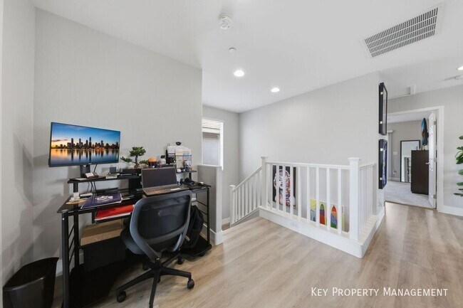 Building Photo - 694 Monroe Hl Pl