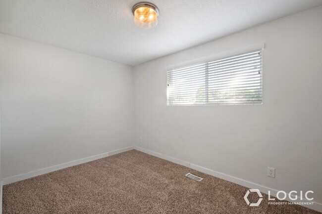 Building Photo - 23 W 1500 S