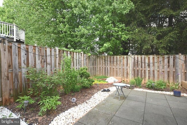 Building Photo - 556 Winding Rose Dr