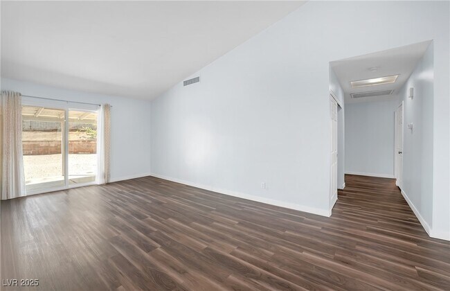 Building Photo - 727 Barrie Ct