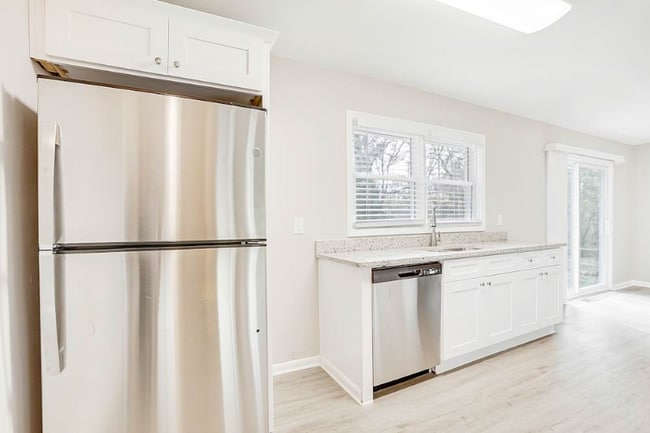 Building Photo - 2755 Collier Dr NW
