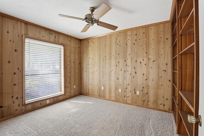 Building Photo - 4 Bedroom, 3 Bath House on 1 Acre in Fox Grove