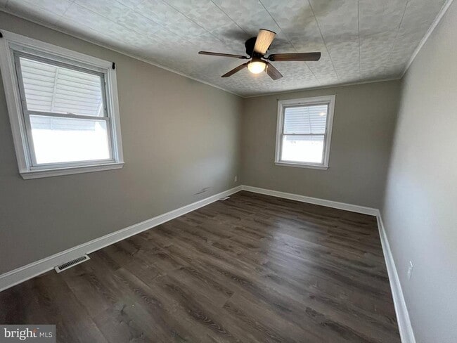 Building Photo - 1113 E Hunting Park Ave