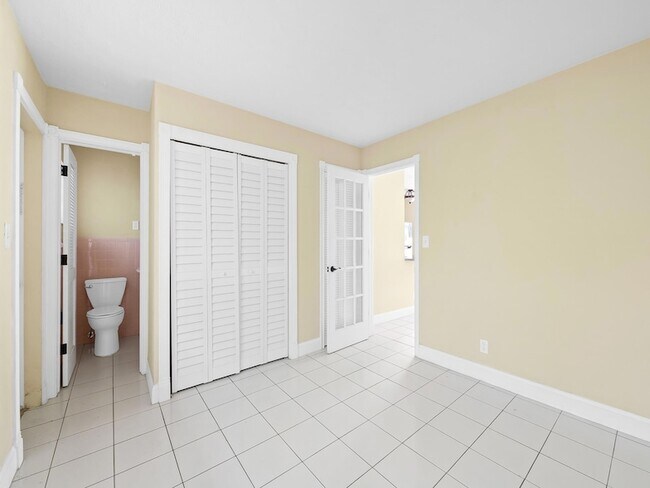 Building Photo - 1219 NE 14th Ave