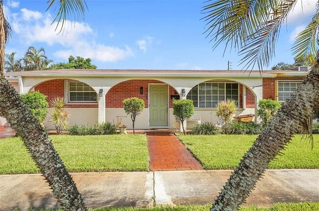 Building Photo - 2705 Roosevelt St