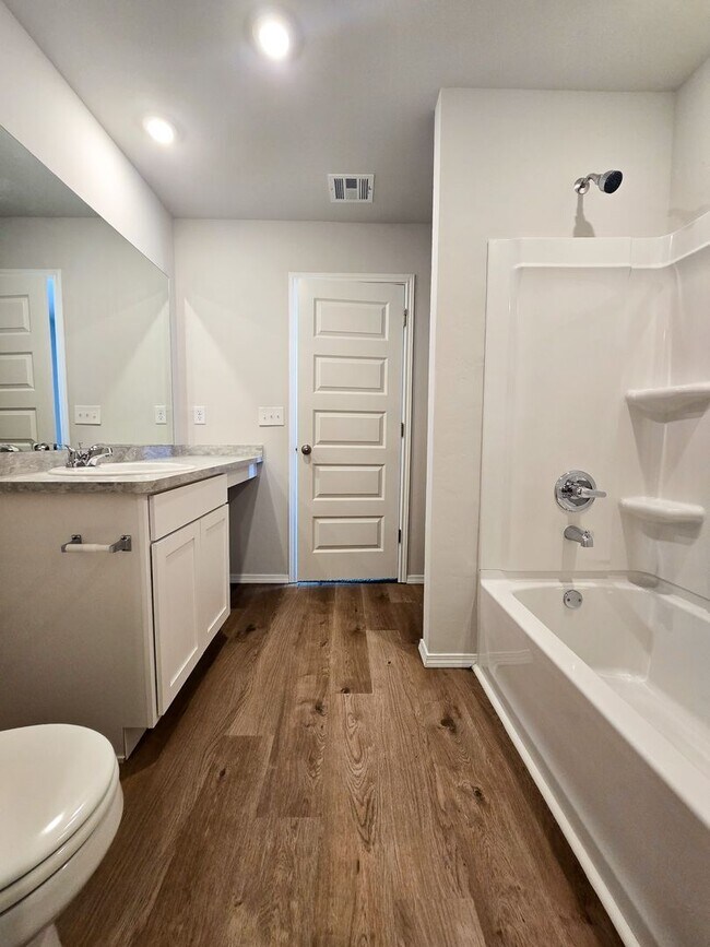 Building Photo - New Construction 3 bedroom Home in Shawnee