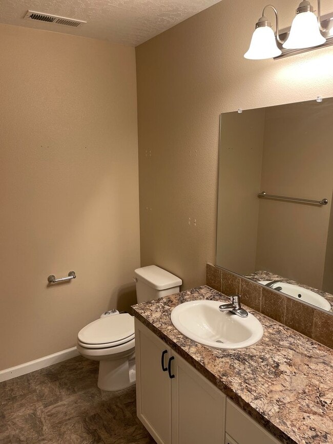 Building Photo - Mead Schools-4 bedrooms, 2 bathrooms House with 2 Car Detached Garage