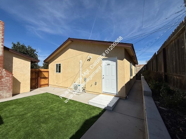 Building Photo - M12150