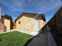 Building Photo - M12150