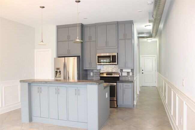 Building Photo - 1011 Studemont St