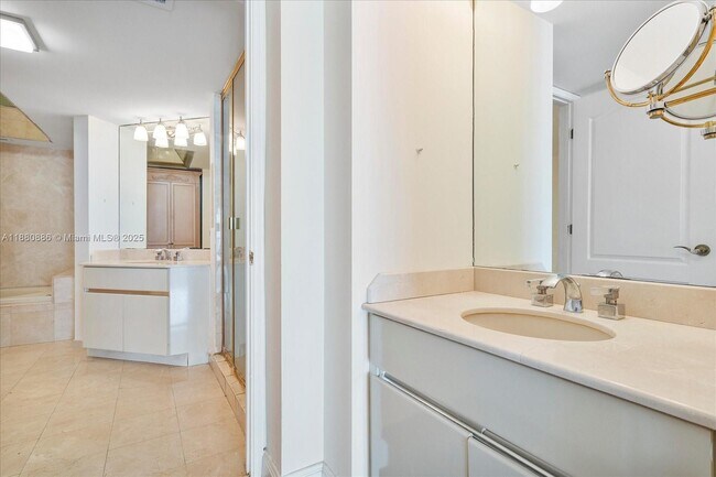 Building Photo - 5757 Collins Ave