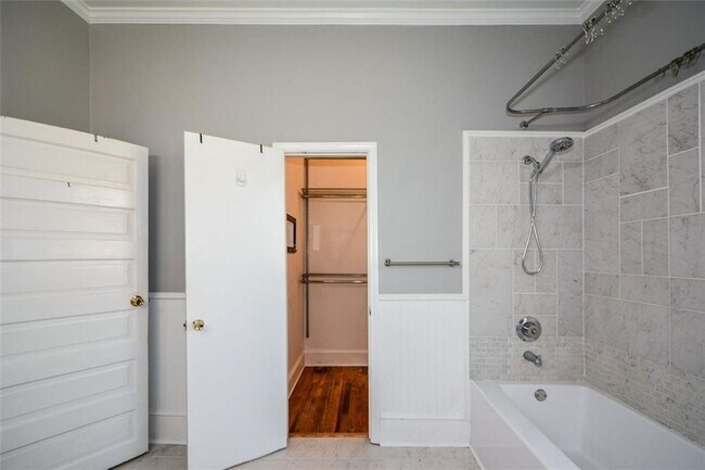 Building Photo - 404 Ormond St SE