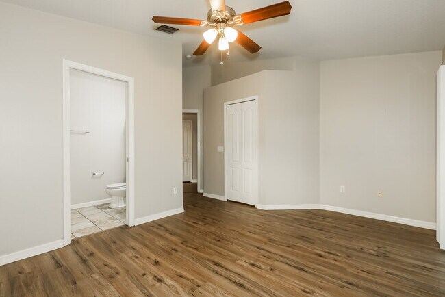 Building Photo - 1036 Lake Shore Ranch Dr