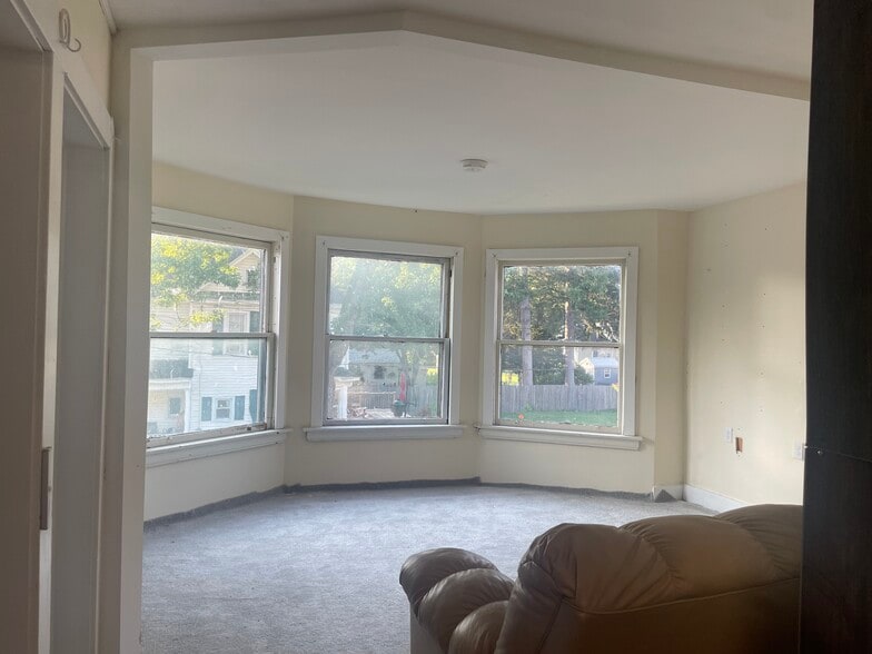 Building Photo - 301 Riverside Ave